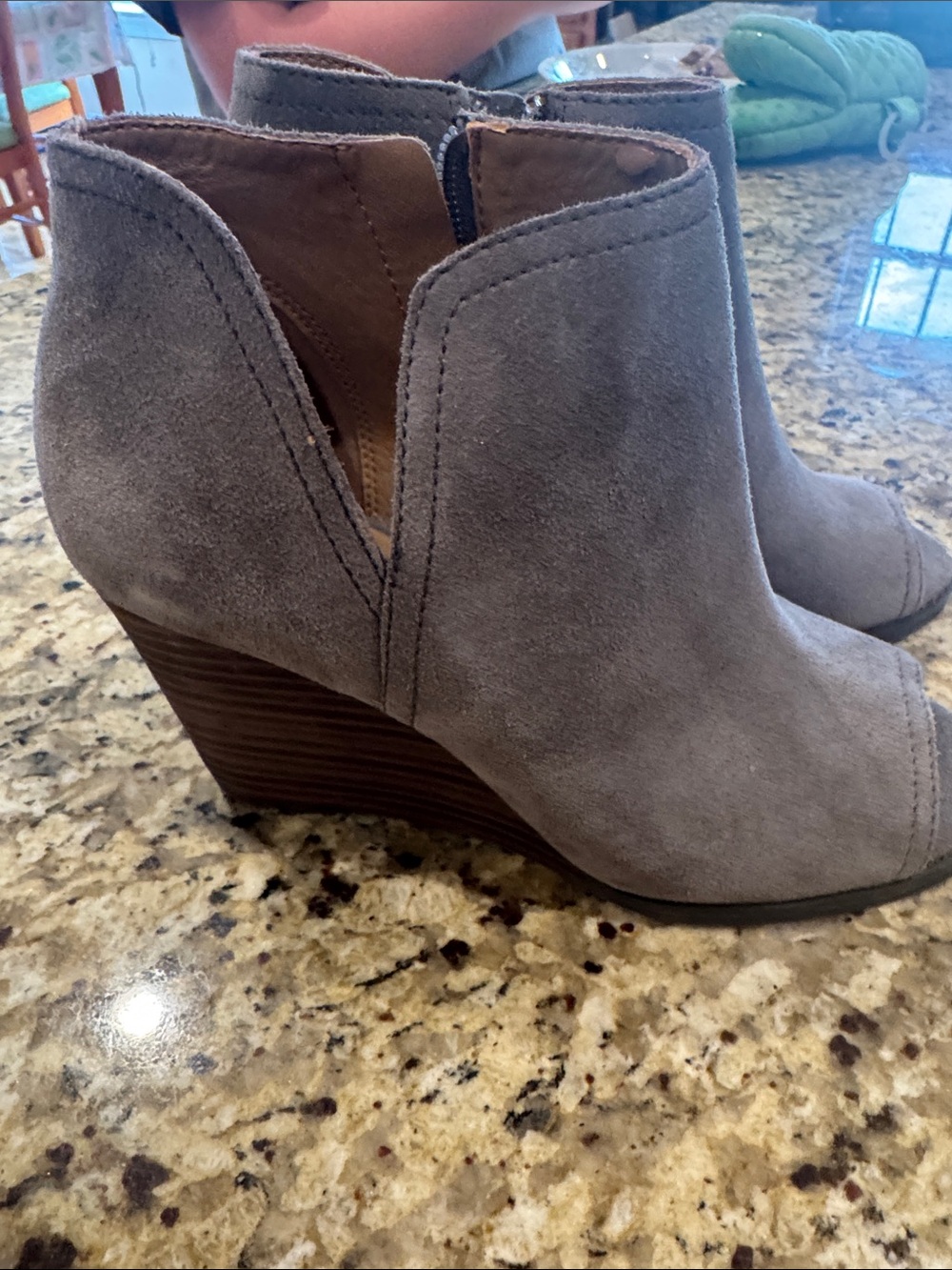 Lucky Brand Women’s Gray Suede Peep-Toe Wedge Booties Size 7 1/2 - Picture 3 of 3